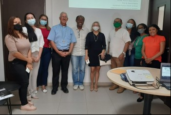 Arcebispo visita Isco da Ufopa para acompanhamento da produção de fitoterápicos